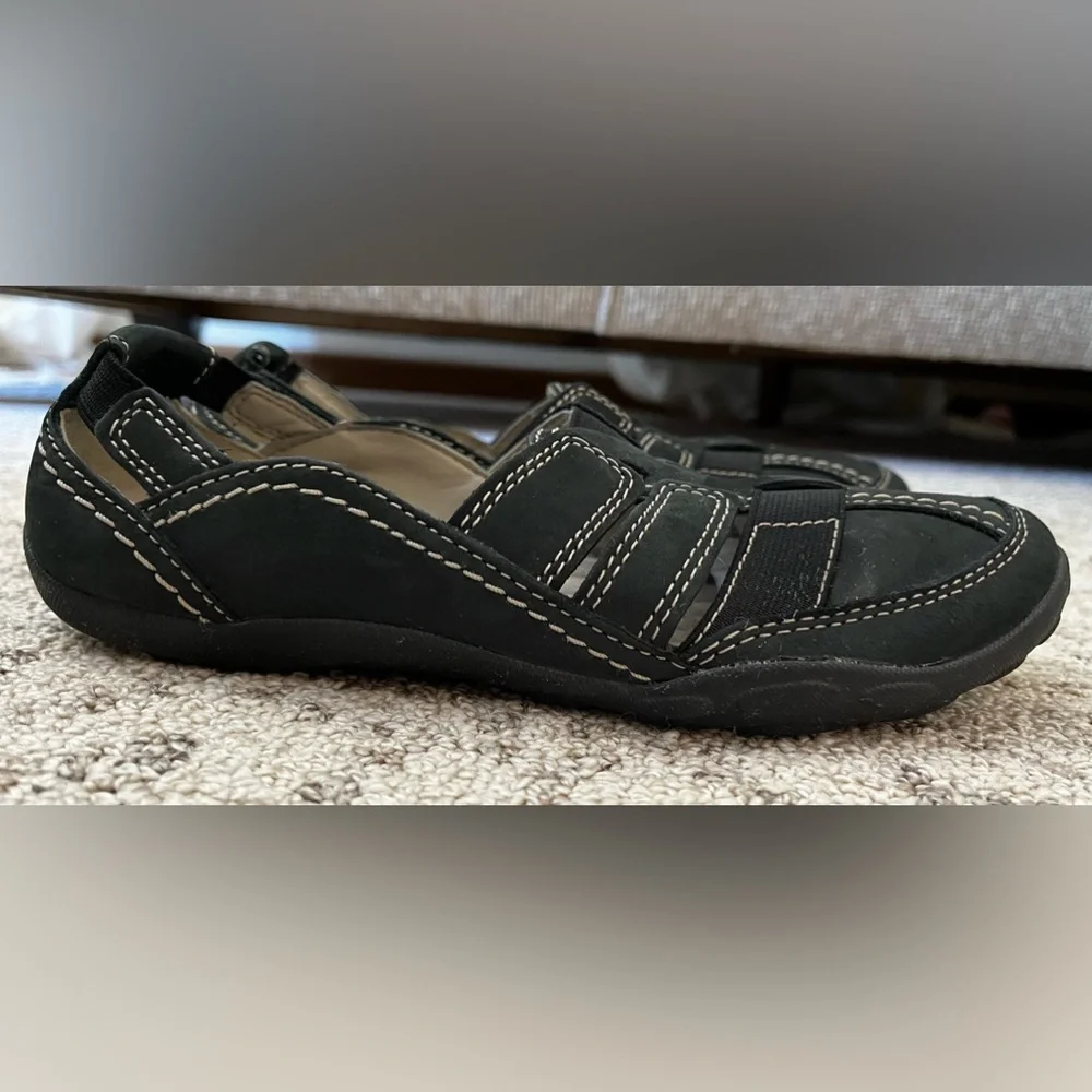 Clark’s Ladies Navy Shoes - Picture 2 of 6
